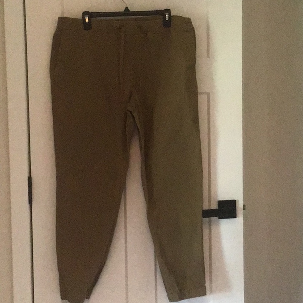 Goodfellow & Co Tan Chinos Classic Cotton Blend